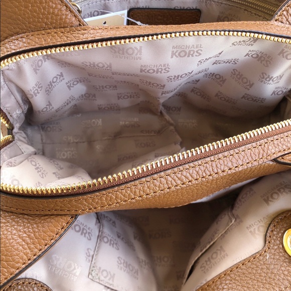 Gaby’sBags👜💕-NWT Michael Kors Chain Tote Brown - Picture 5 of 5